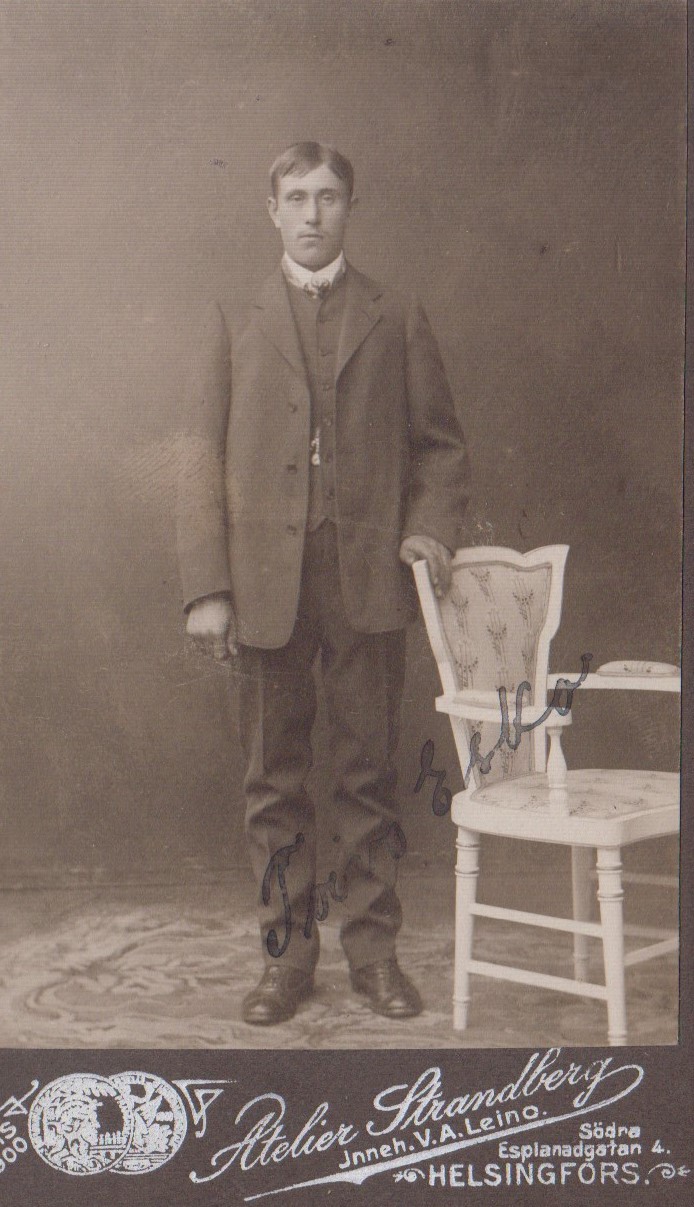 Toivo Esko 1905. Annu Eskon kuvakansiot. Toivo Esko 1905. Annu Eskon kuvakansiot.